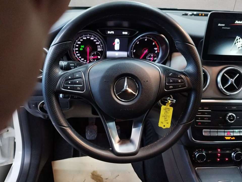 Mercedes-Benz CLA 200 - Imagem 11