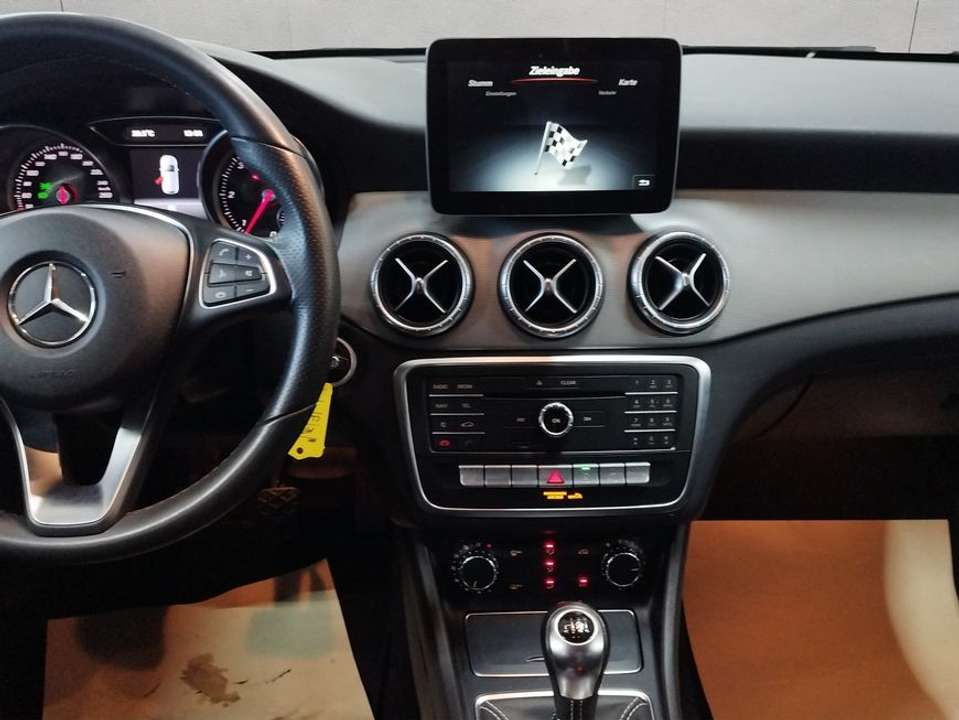 Mercedes-Benz CLA 200 - Imagem 13