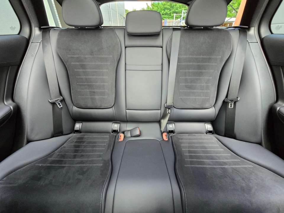 Mercedes-Benz C 200 - Imagem 13