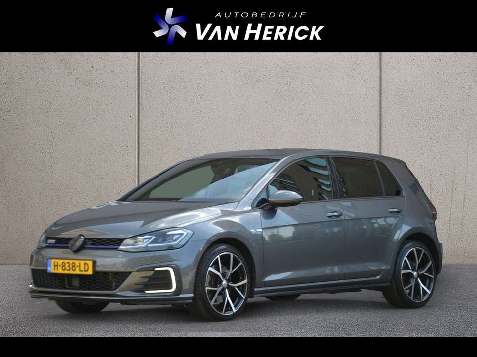 Volkswagen Golf GTE - Imagem 1