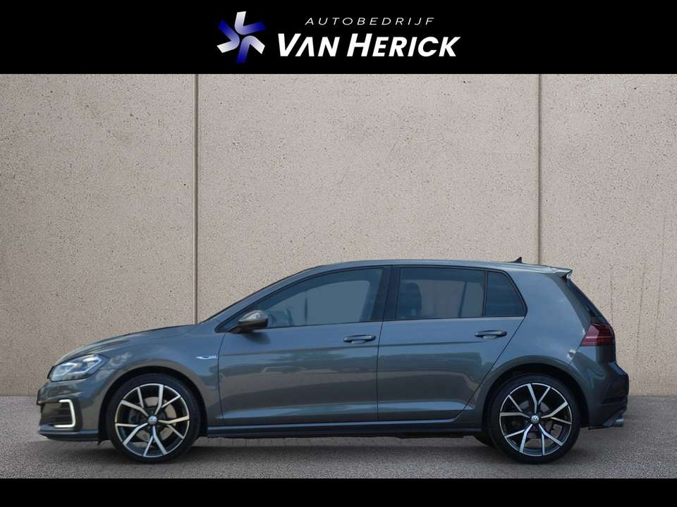 Volkswagen Golf GTE - Imagem 2