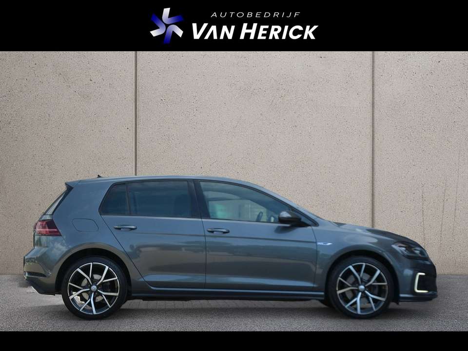 Volkswagen Golf GTE - Imagem 3
