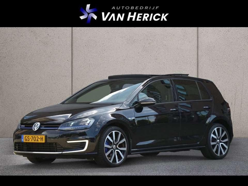 Volkswagen Golf GTE - Imagem 1