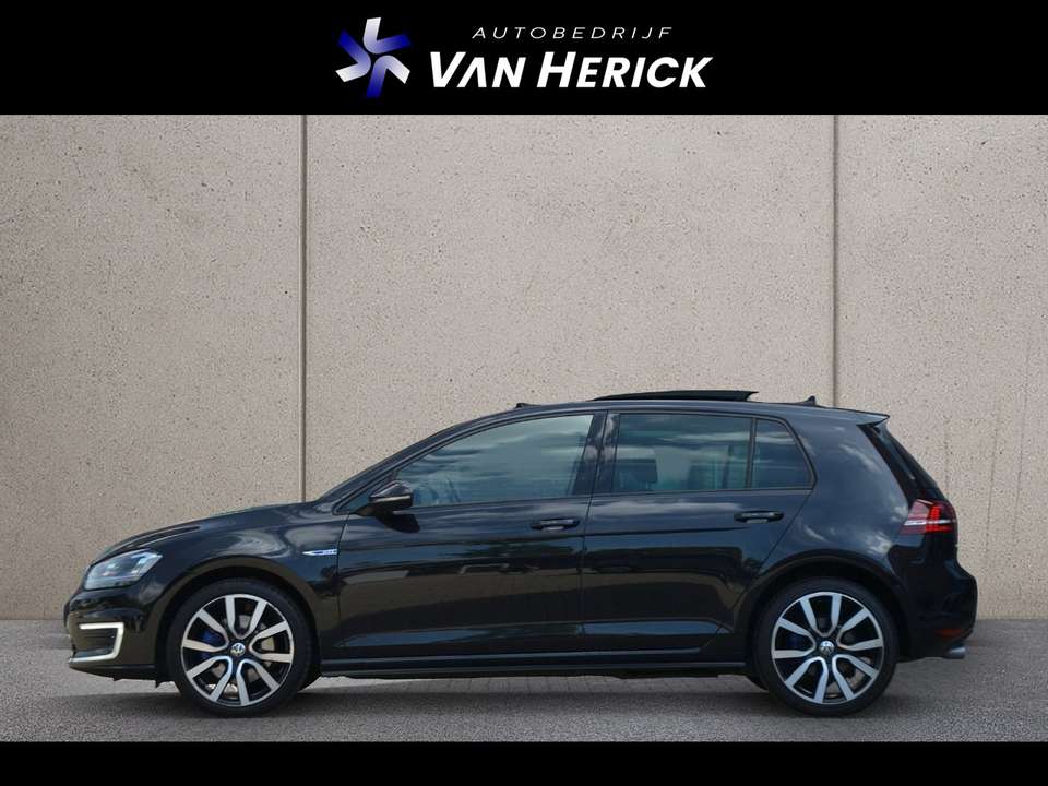 Volkswagen Golf GTE - Imagem 2