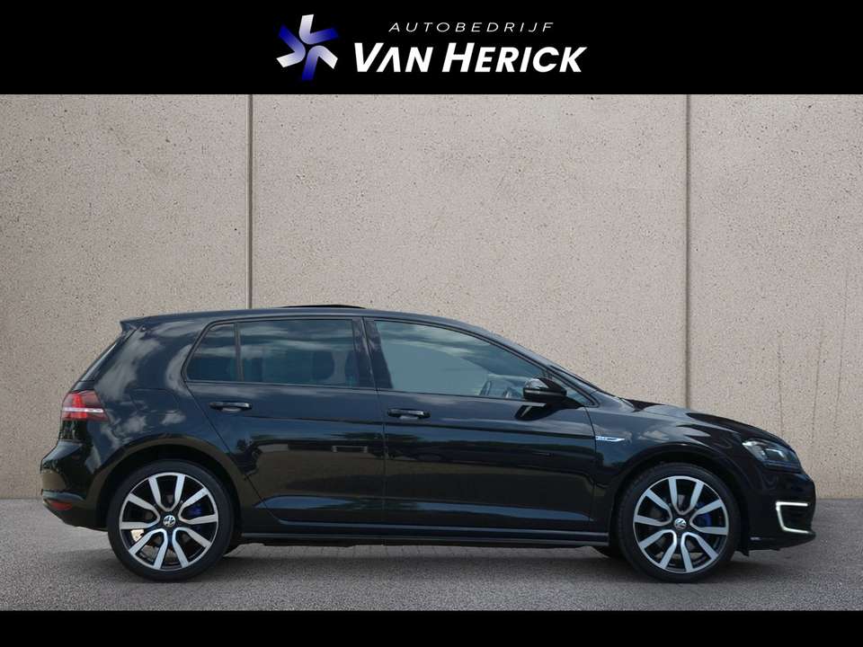 Volkswagen Golf GTE - Imagem 3