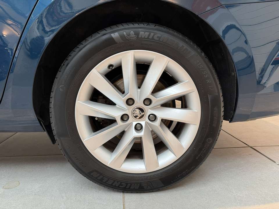 Skoda Superb - Imagem 4