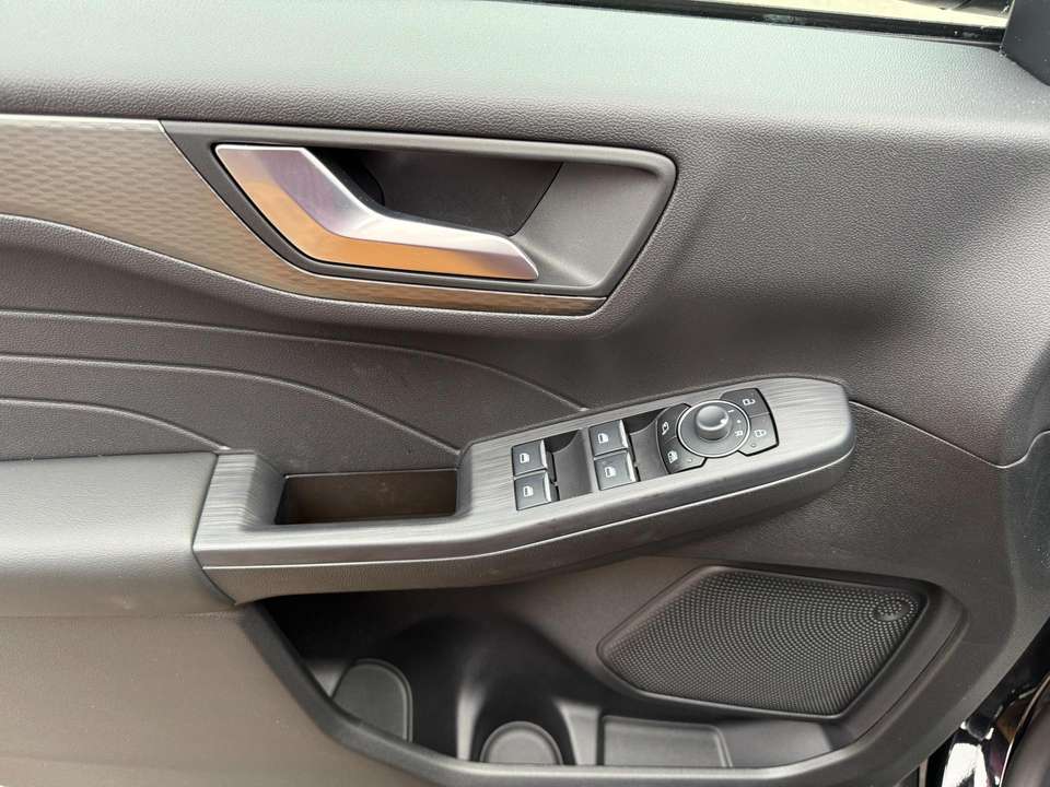Ford Kuga - Imagem 14