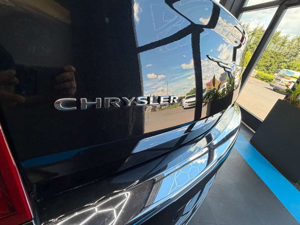 Chrysler 300C - Imagem 12