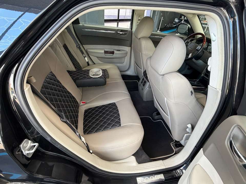 Chrysler 300C - Imagem 14