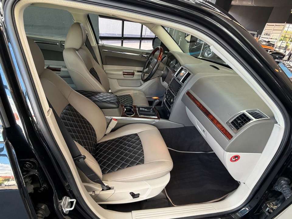 Chrysler 300C - Imagem 15