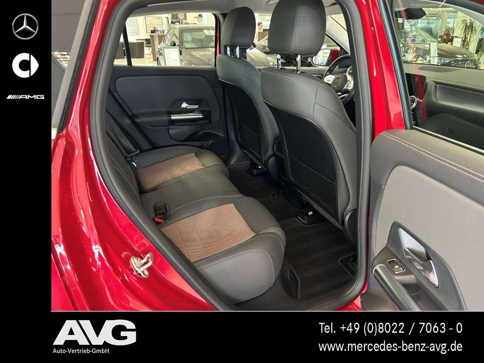 Mercedes-Benz EQA 300 - Imagem 8