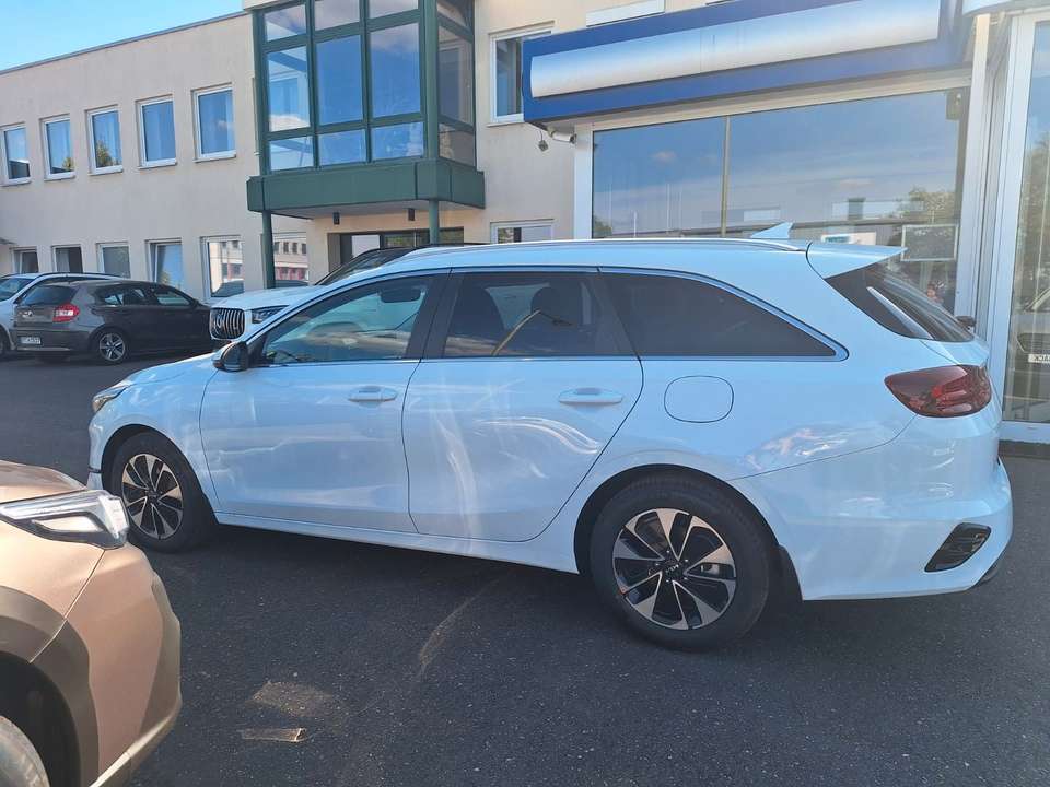 Kia Ceed SW / cee'd SW - Imagem 1