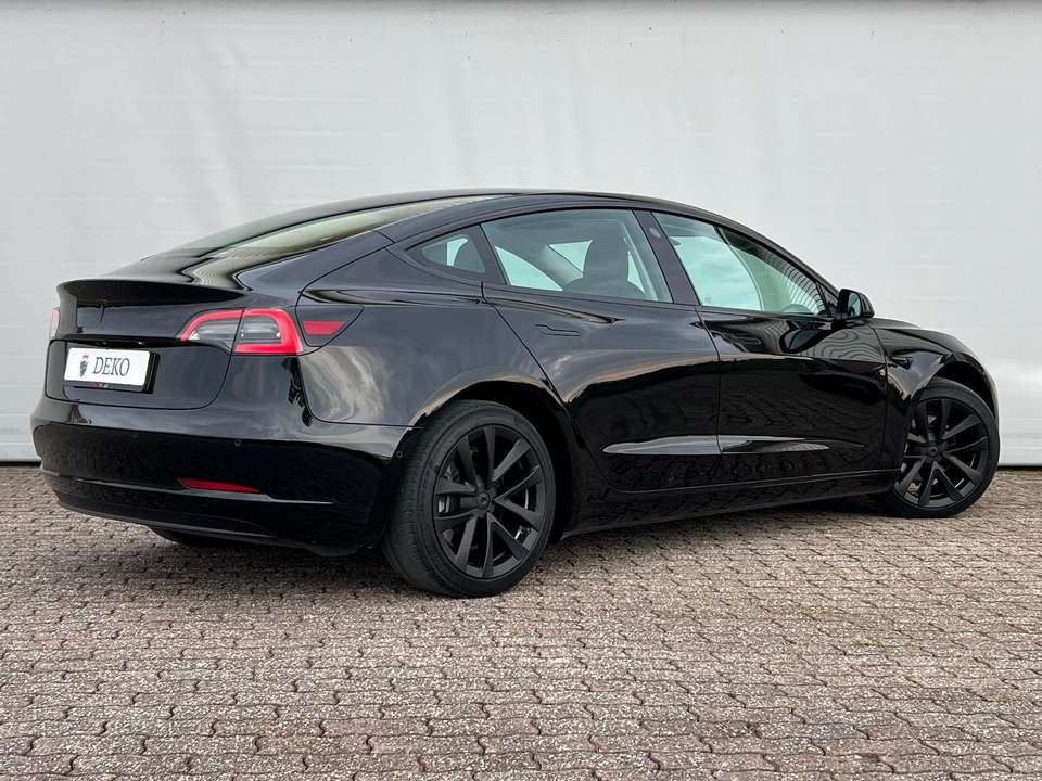 Tesla Model 3 - Imagem 2