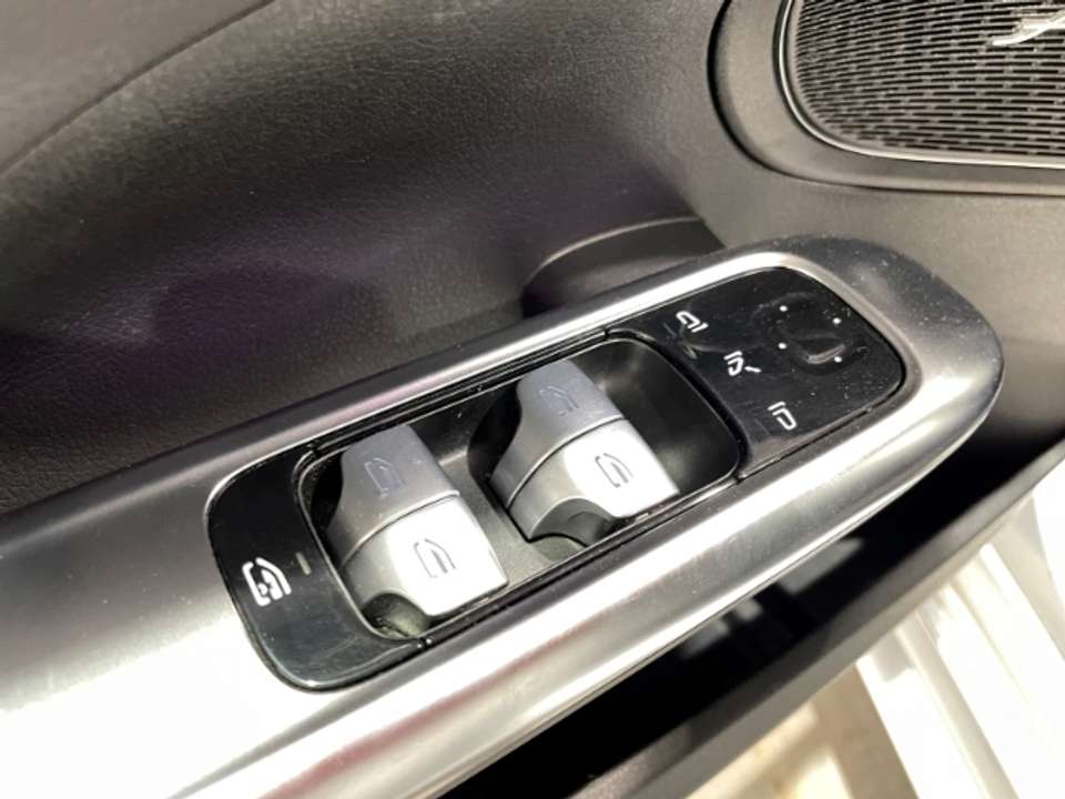 Mercedes-Benz C 200 - Imagem 14