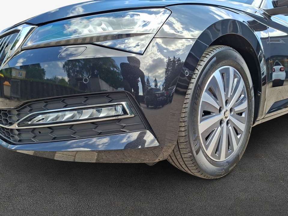 Skoda Superb - Imagem 6