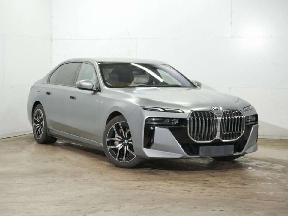 BMW 750 - Imagem 2