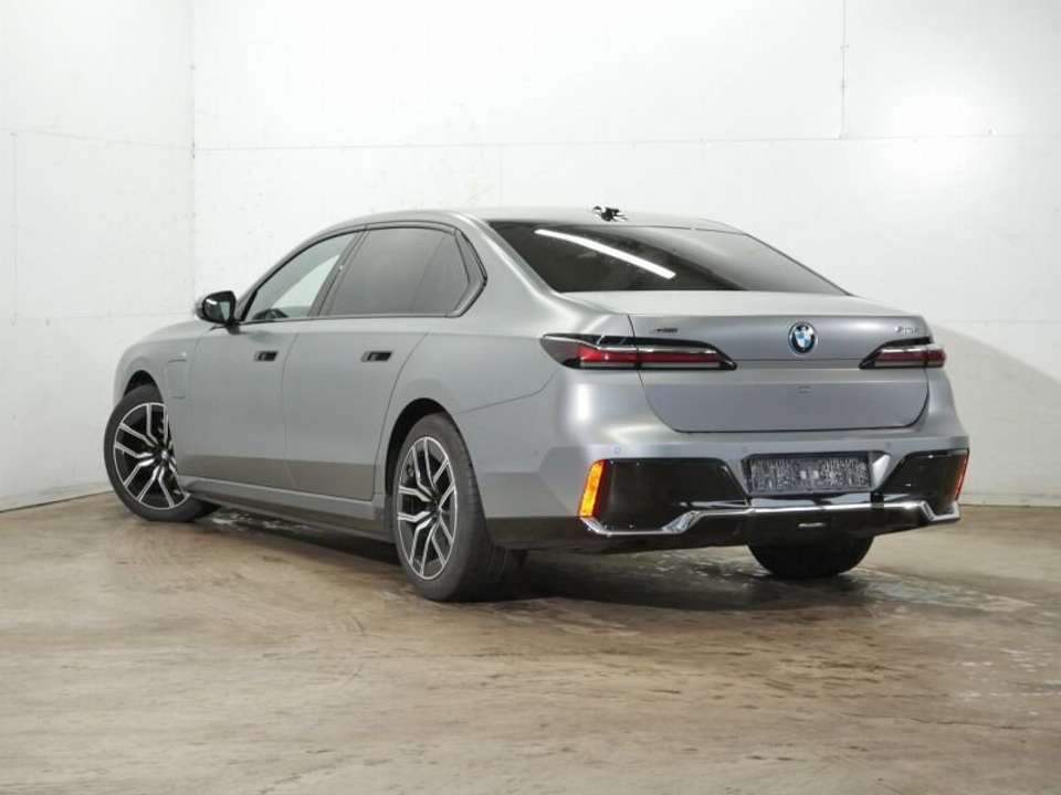 BMW 750 - Imagem 3