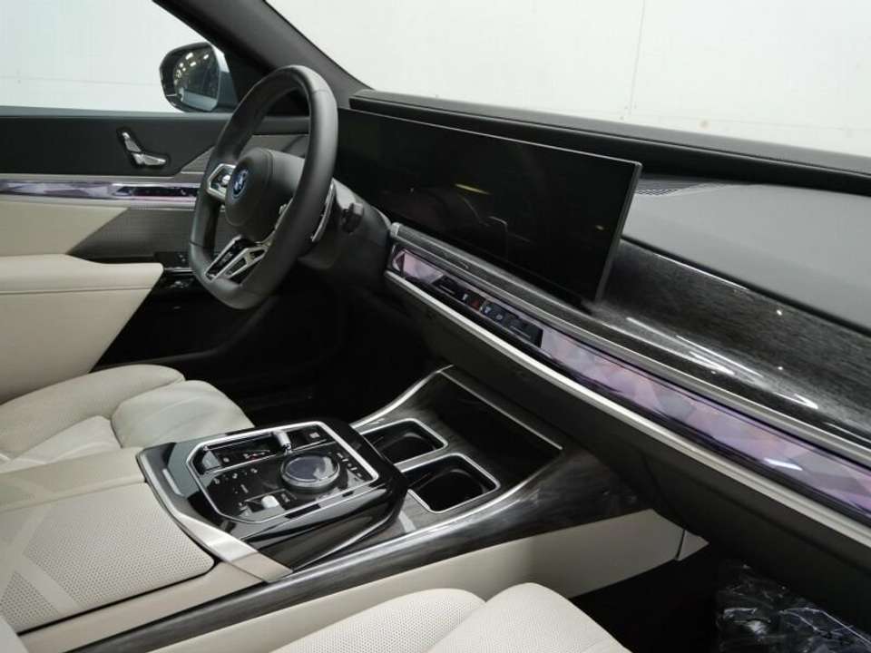 BMW 750 - Imagem 5