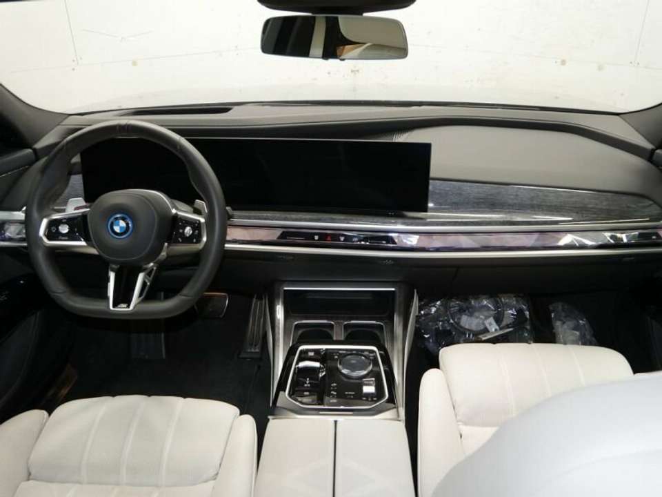 BMW 750 - Imagem 7