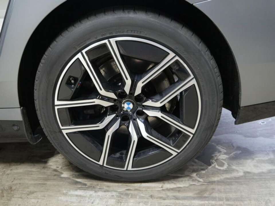 BMW 750 - Imagem 14