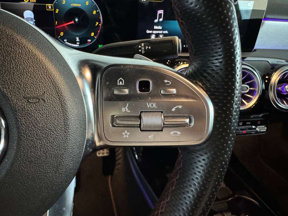 Mercedes-Benz CLA 220 - Imagem 13