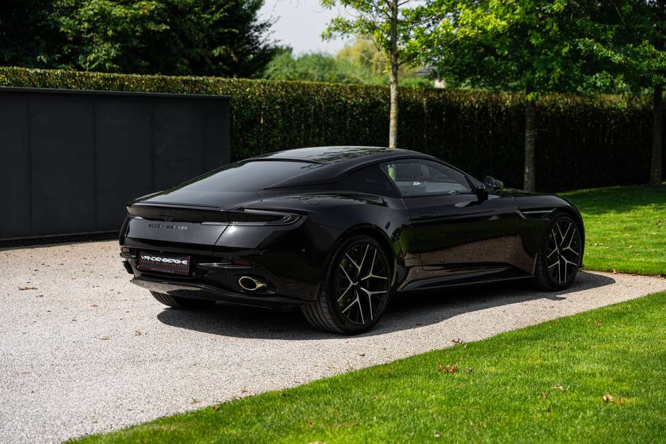 Aston Martin DB12 - Imagem 7