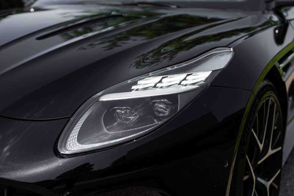 Aston Martin DB12 - Imagem 11