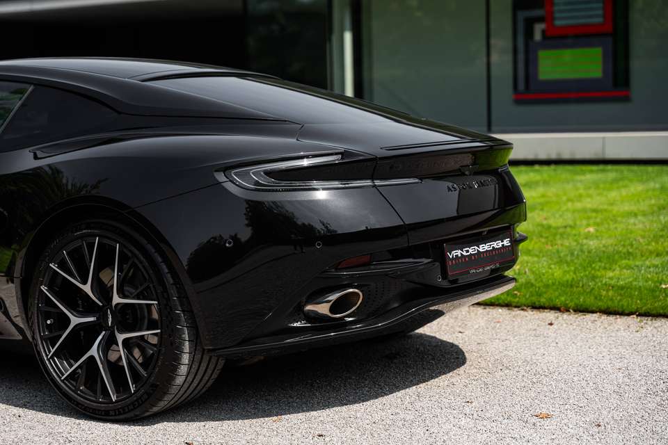 Aston Martin DB12 - Imagem 13