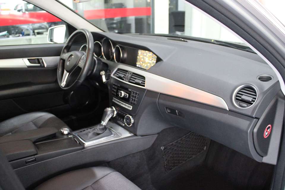 Mercedes-Benz C 200 - Imagem 5