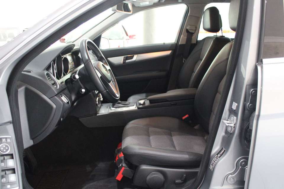 Mercedes-Benz C 200 - Imagem 7