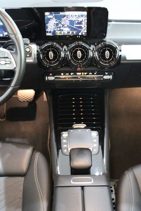 Mercedes-Benz GLB 180 - Imagem 6