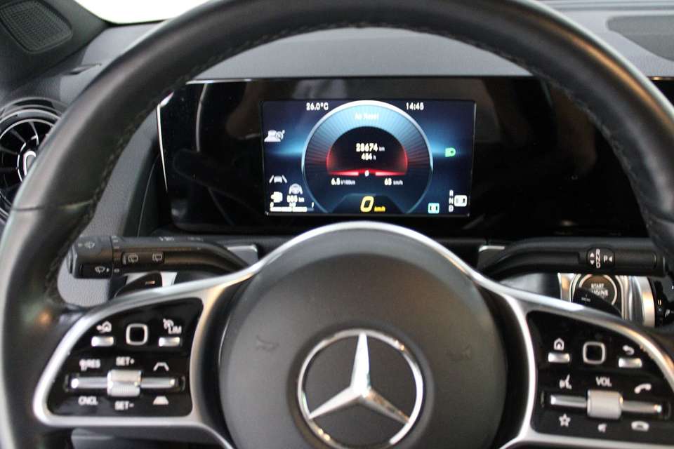 Mercedes-Benz GLB 180 - Imagem 9