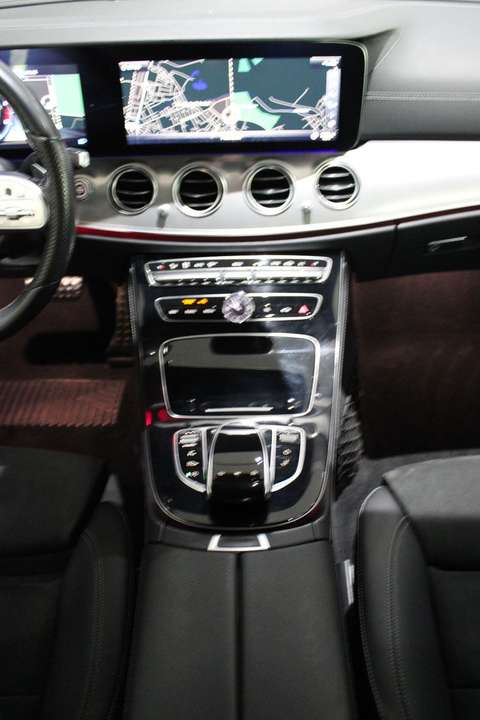 Mercedes-Benz E 400 - Imagem 6