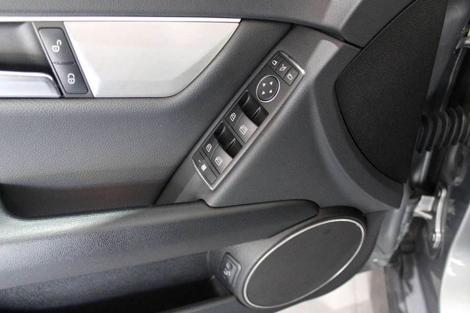 Mercedes-Benz C 200 - Imagem 11