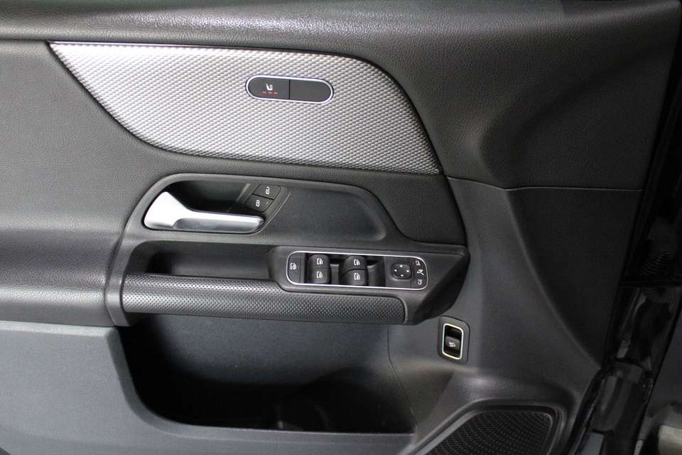 Mercedes-Benz GLB 180 - Imagem 11