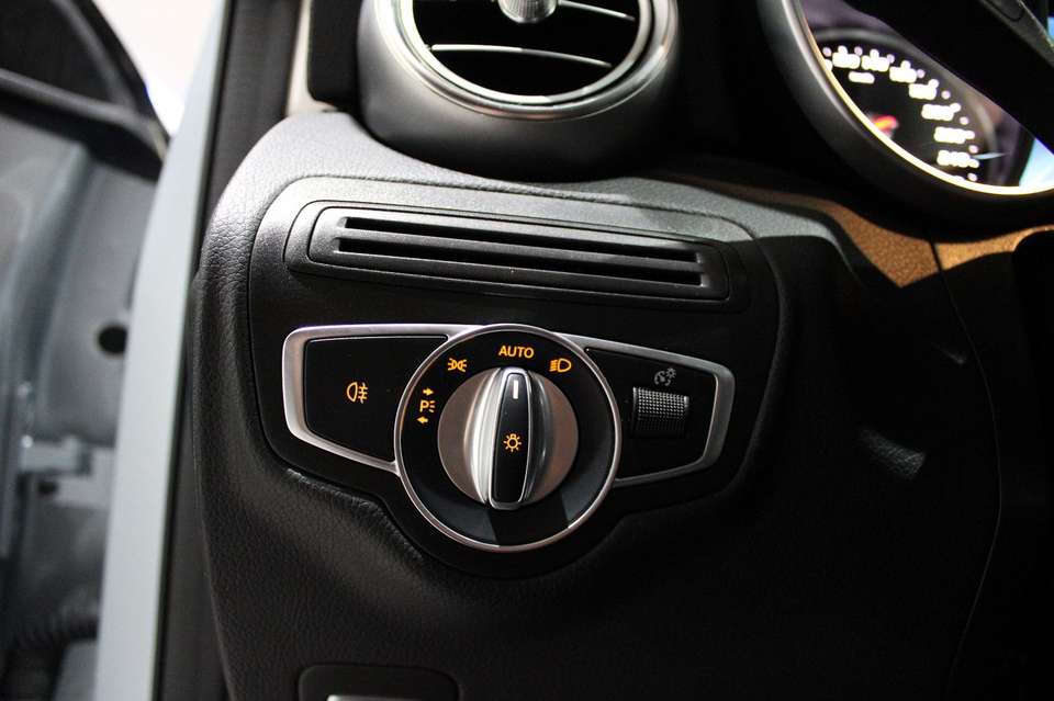 Mercedes-Benz GLC 300 - Imagem 12