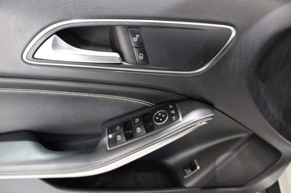 Mercedes-Benz GLA 200 - Imagem 10