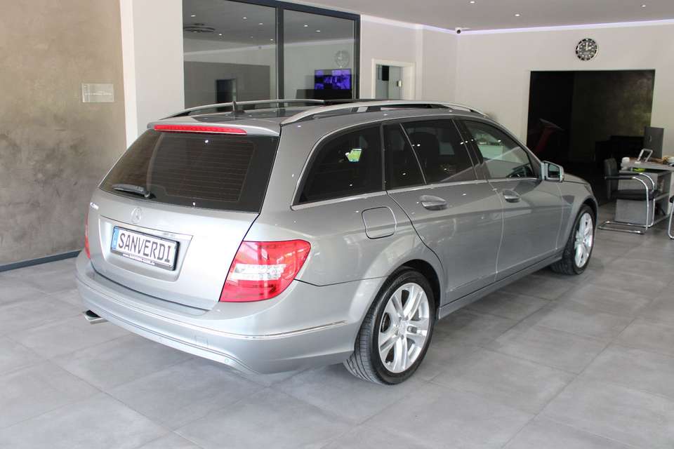 Mercedes-Benz C 200 - Imagem 14