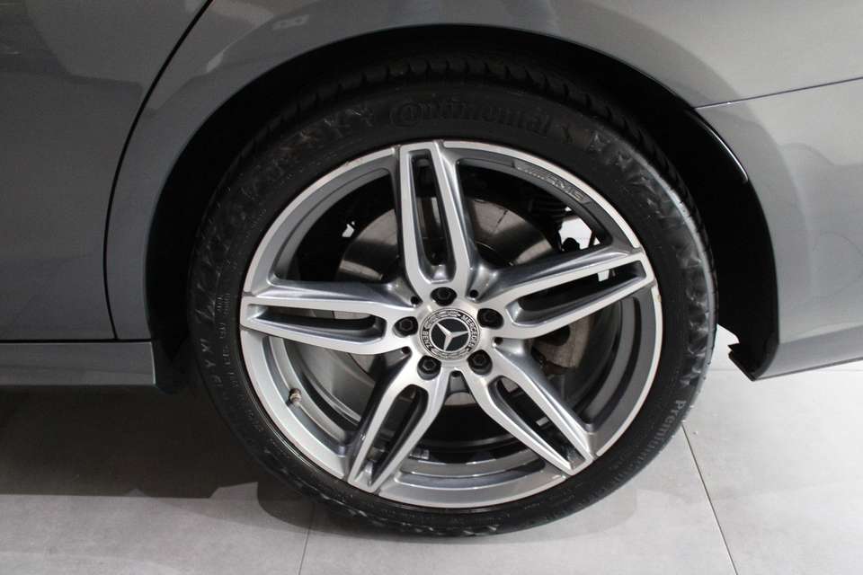 Mercedes-Benz E 400 - Imagem 13