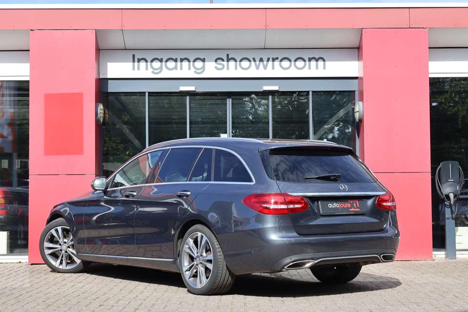 Mercedes-Benz C 400 - Imagem 4
