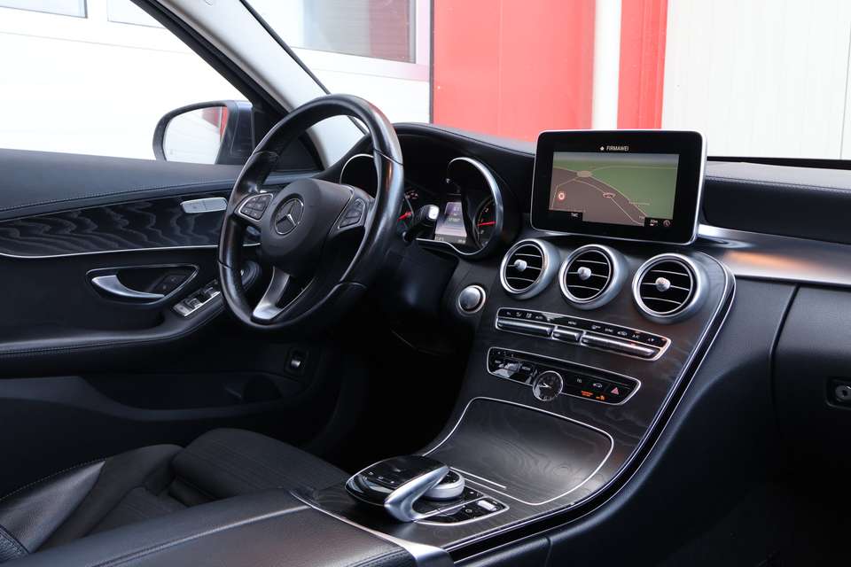 Mercedes-Benz C 400 - Imagem 8