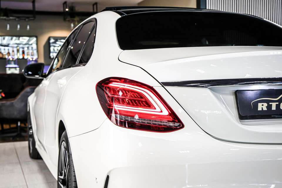 Mercedes-Benz C 180 - Imagem 13
