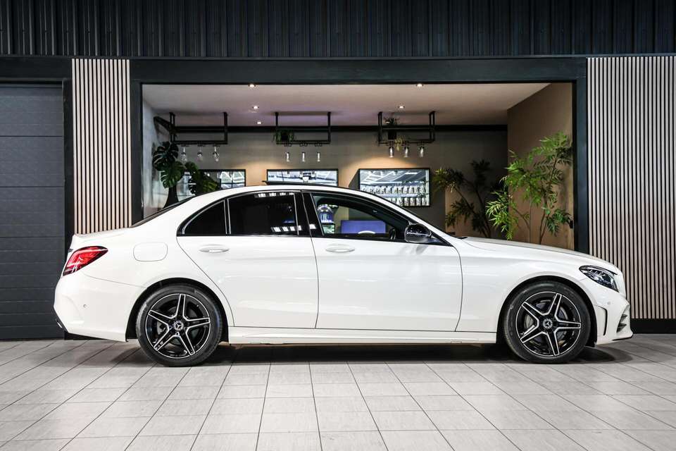 Mercedes-Benz C 180 - Imagem 14