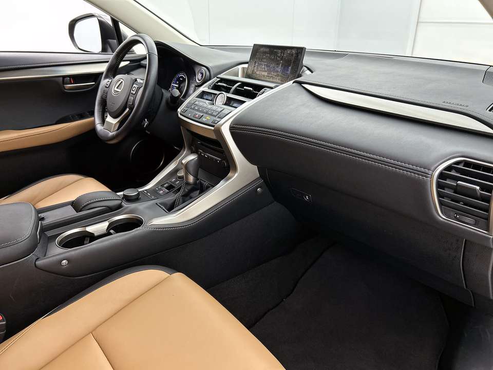 Lexus NX 300h - Imagem 6