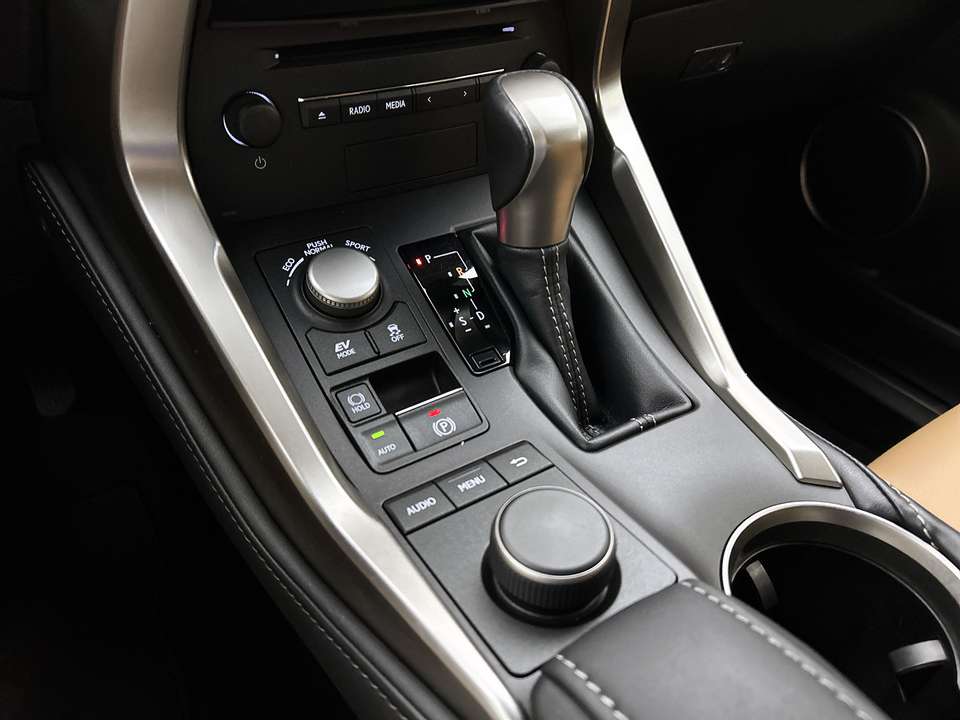 Lexus NX 300h - Imagem 11