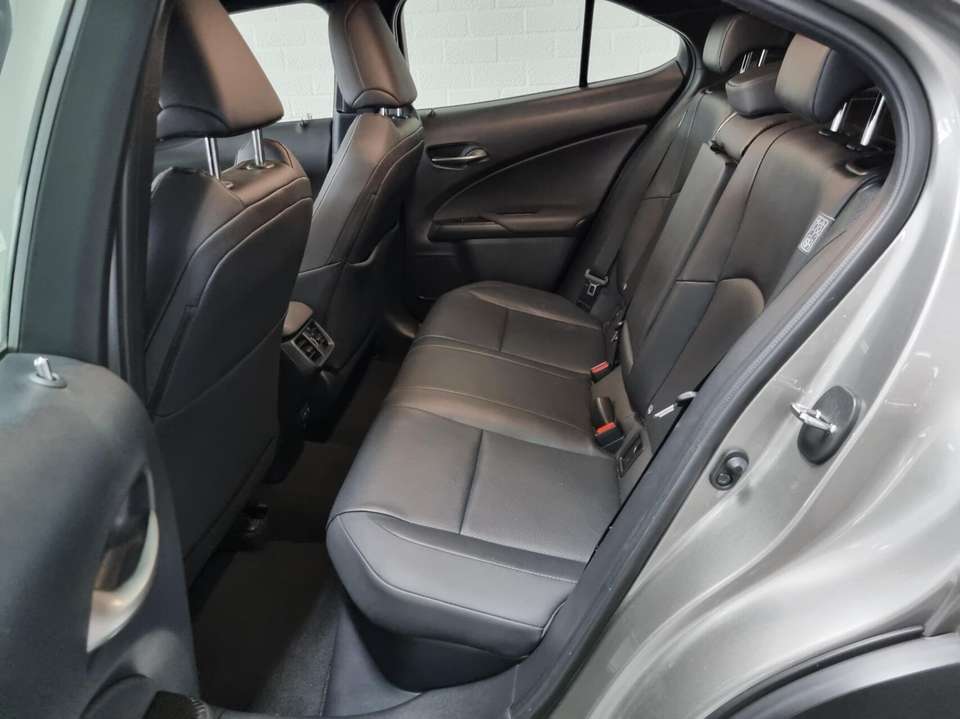 Lexus UX 250h - Imagem 14
