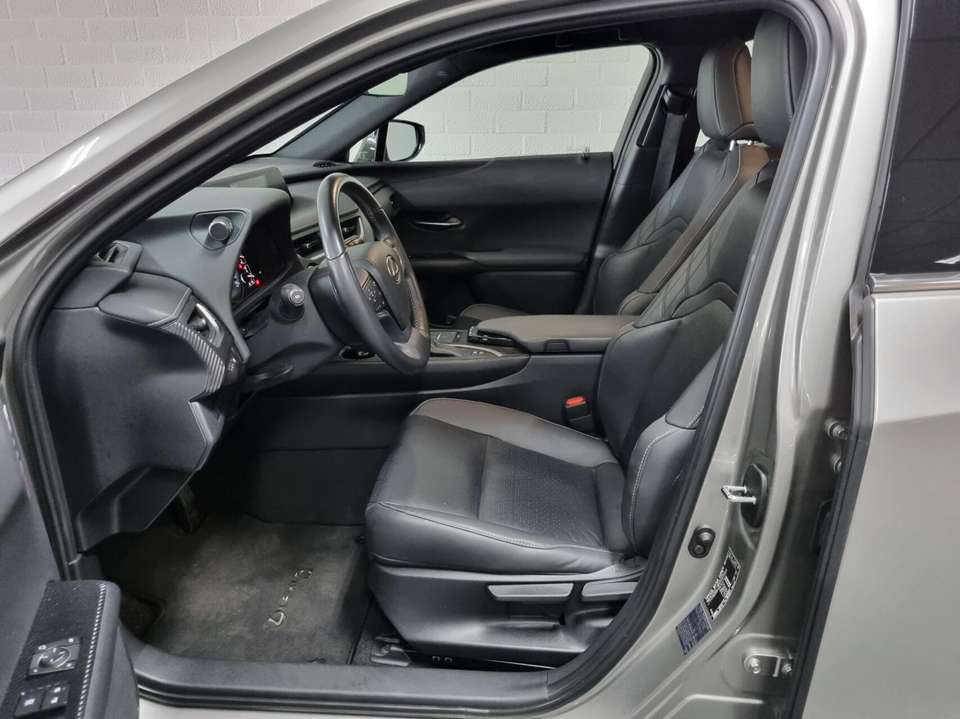 Lexus UX 250h - Imagem 15