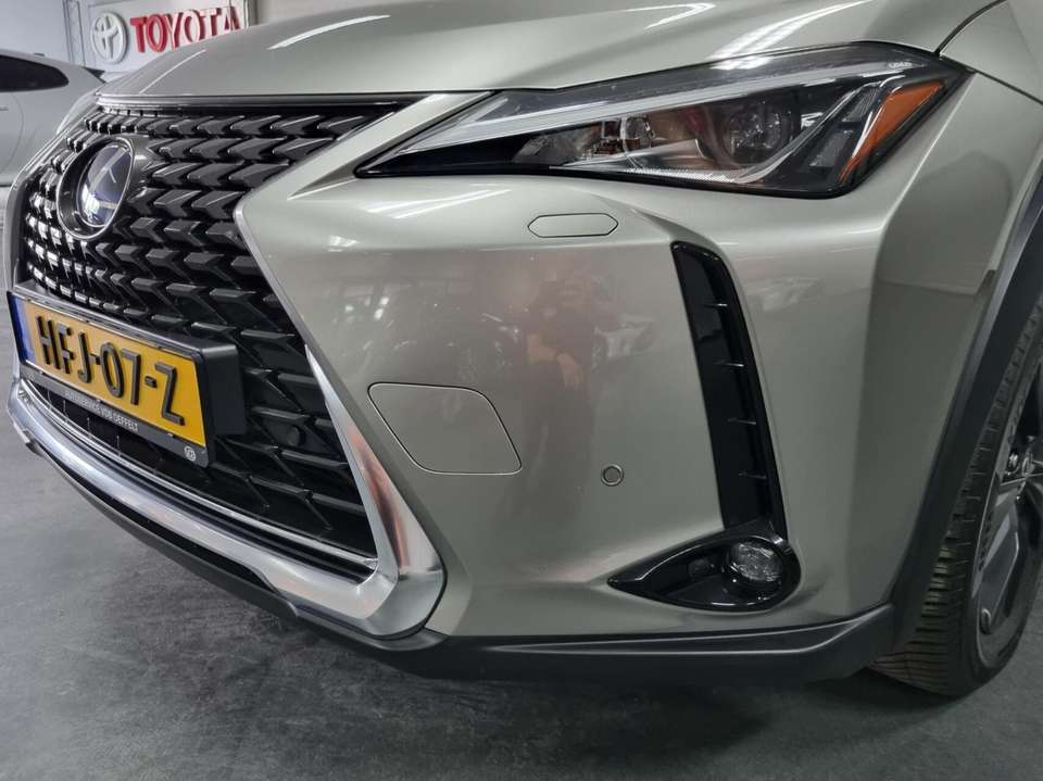 Lexus UX 250h - Imagem 16