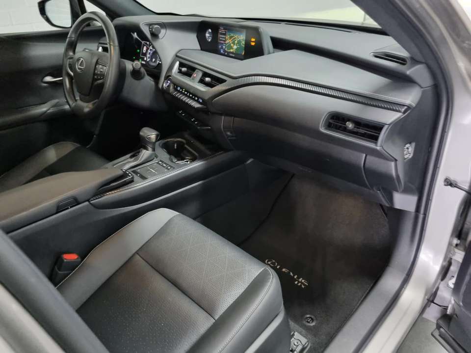 Lexus UX 250h - Imagem 17