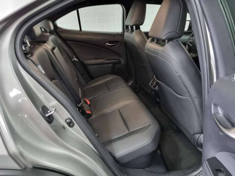 Lexus UX 250h - Imagem 18